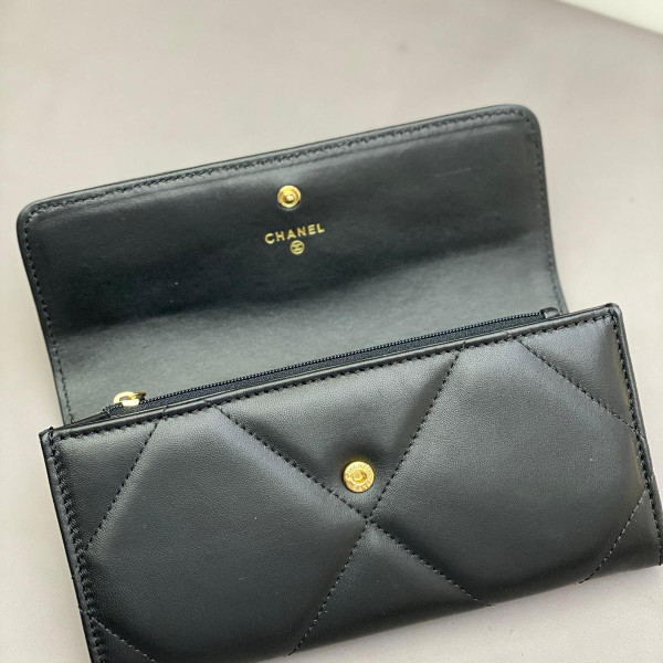 Chanel 19 Wallet