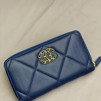 Chanel 19 Zip Wallet