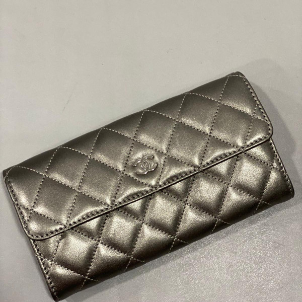 Classic Flap Wallet