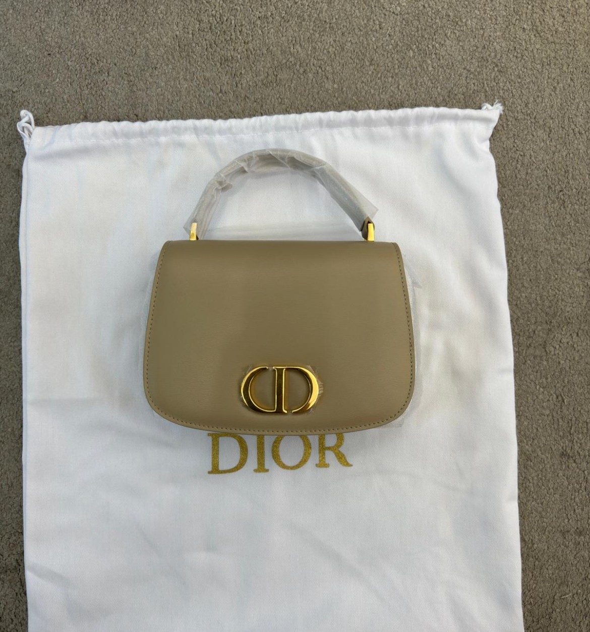 Medium 30 Montaigne Avenue