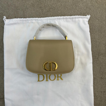 Medium 30 Montaigne Avenue