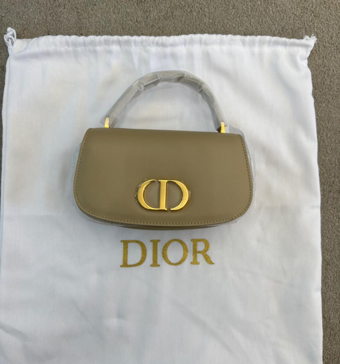 Small 30 Montaigne Avenue