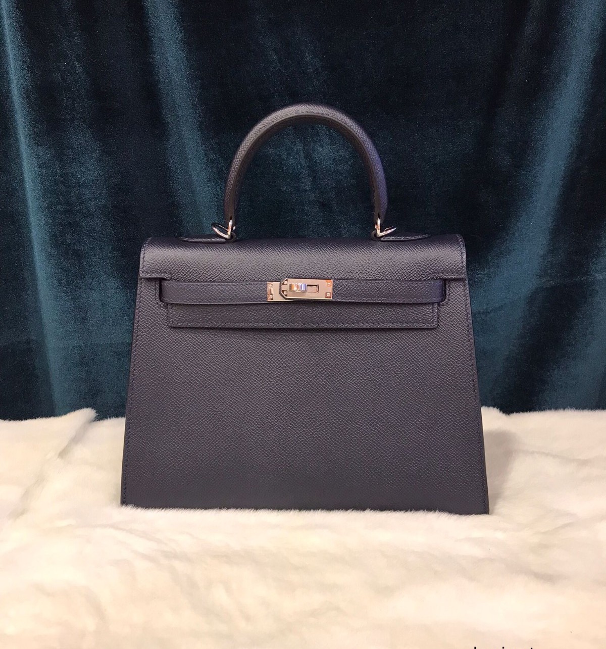 Kelly 28 (Handstitch)