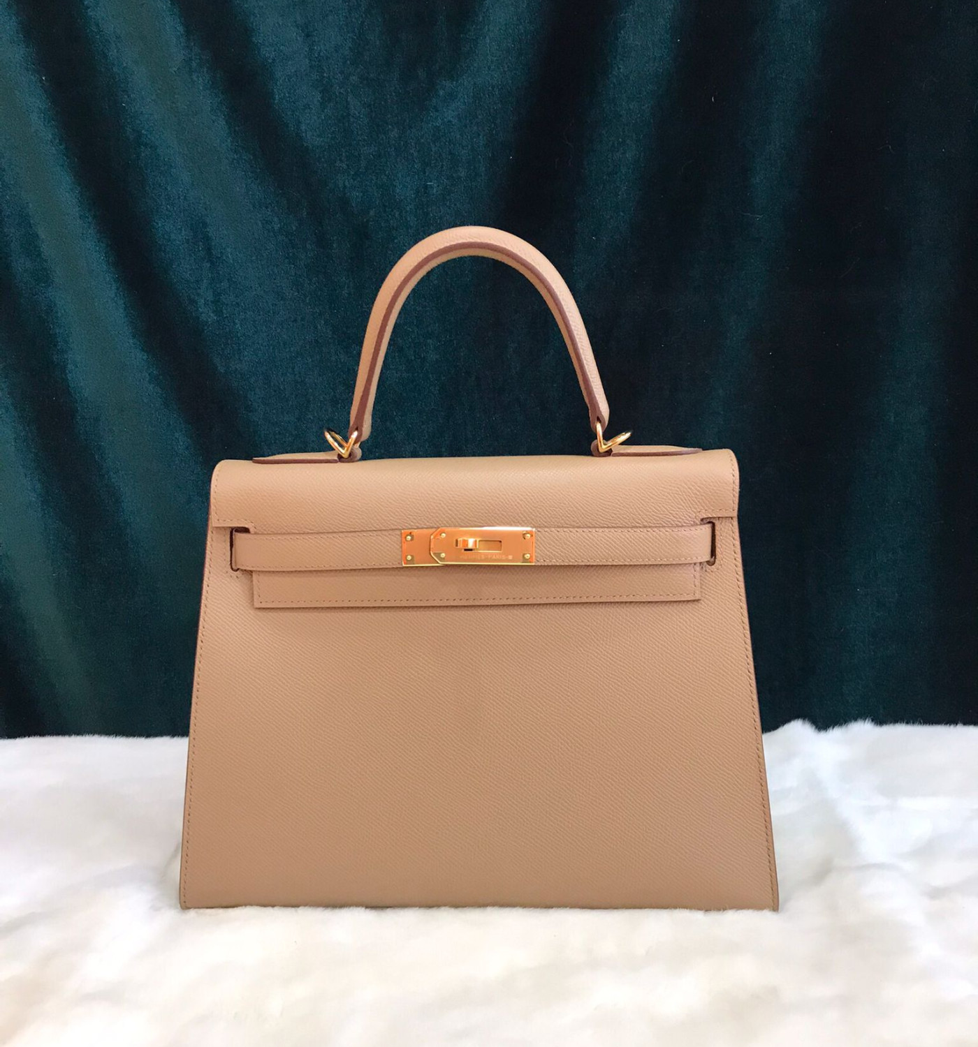 Kelly 28 (Handstitch)